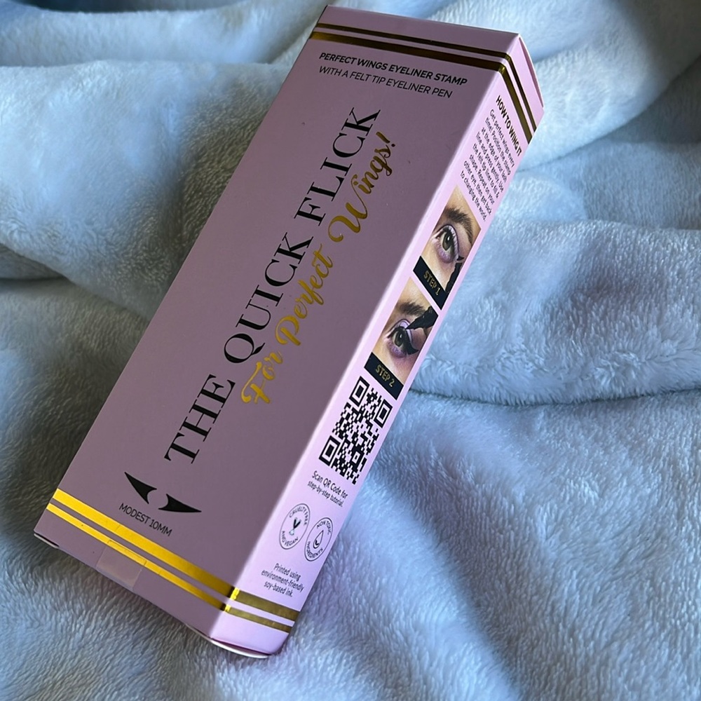 The Quick Flick Perfect Wings Eyeliner Stamp & Felt Top Eyeliner Pen